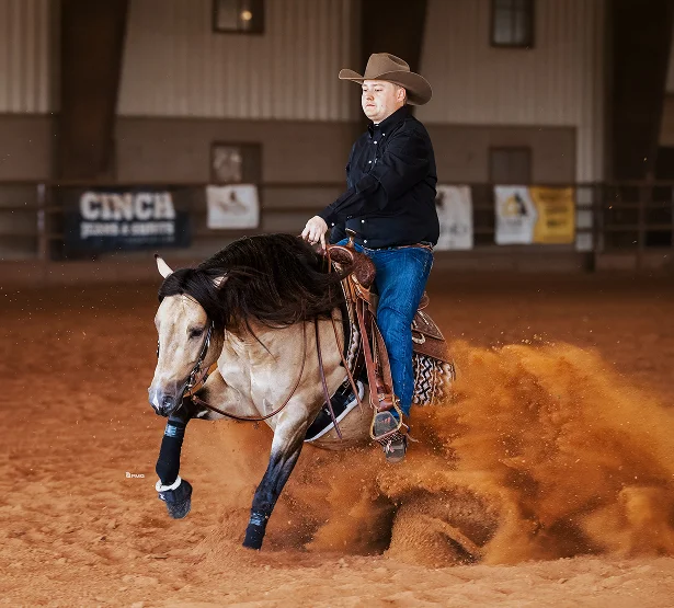 rider running with outta yur league in an arena